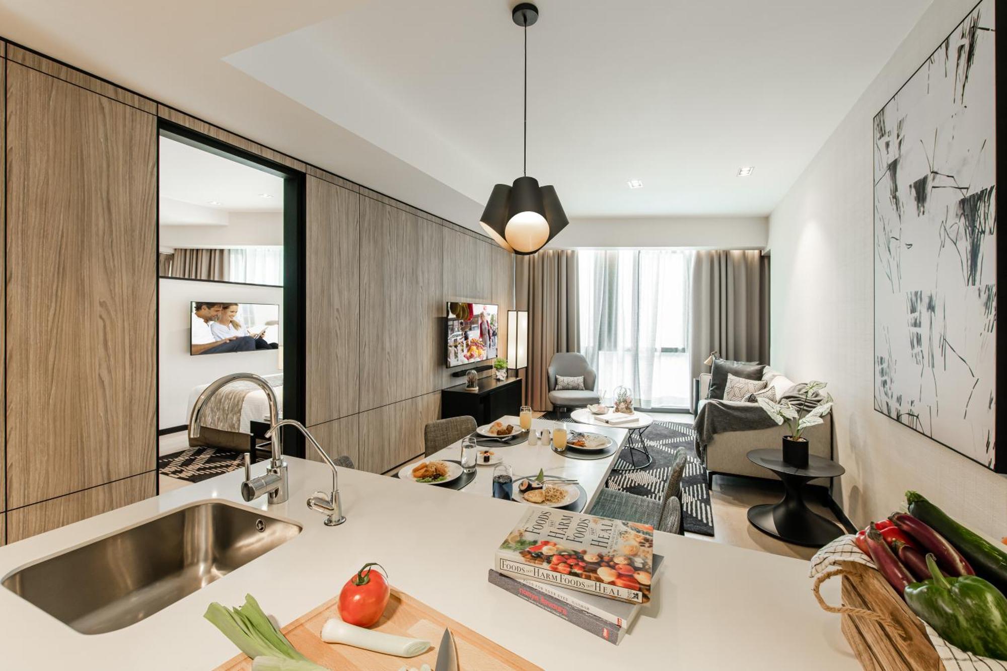 Отель Ascott Star Klcc Куала-Лумпур Экстерьер фото The kitchen and living room of a typical apartment