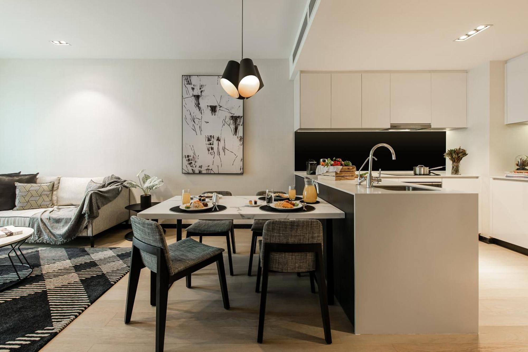 Отель Ascott Star Klcc Куала-Лумпур Экстерьер фото The kitchen and dining area of a typical apartment