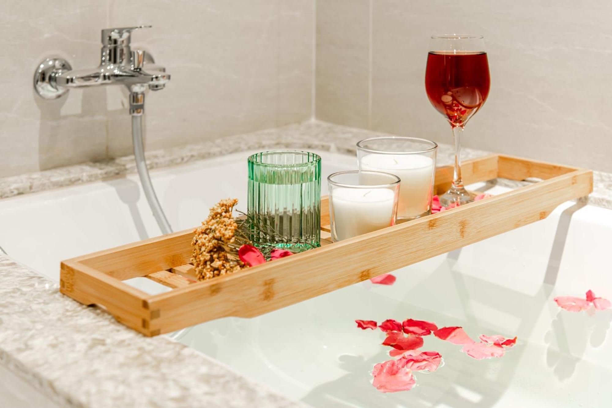 Отель Ascott Star Klcc Куала-Лумпур Экстерьер фото A bathtub caddy